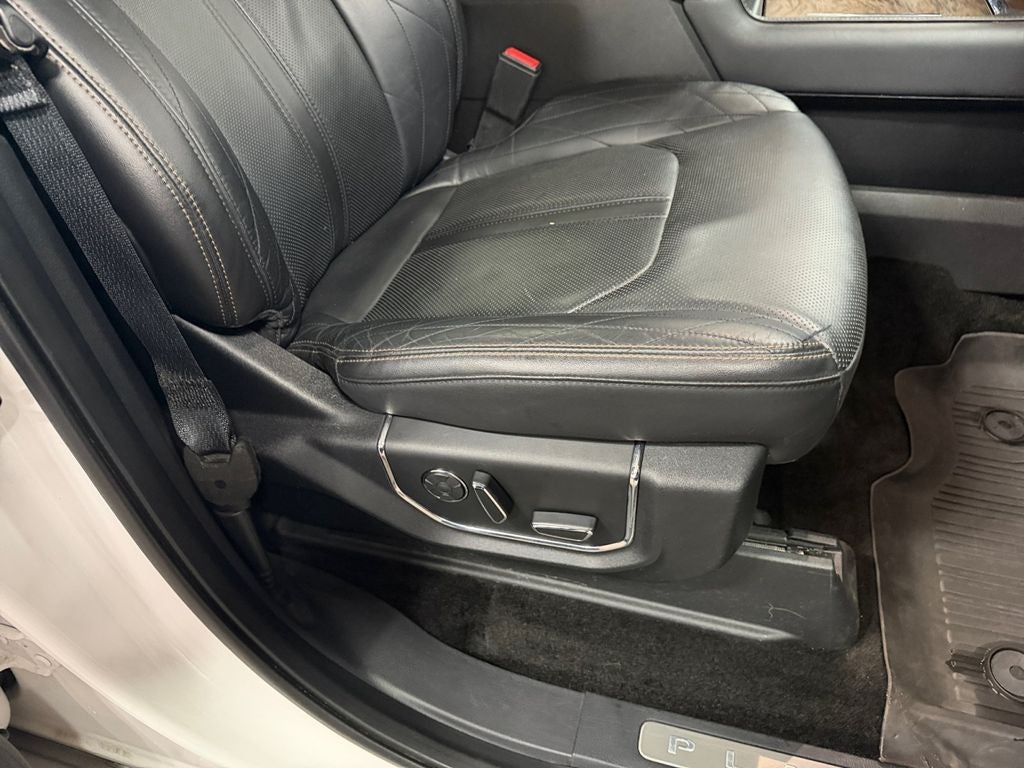 2018 Ford Expedition Max Platinum w/Drivers Assistance & Heavy Duty Tow Pkg