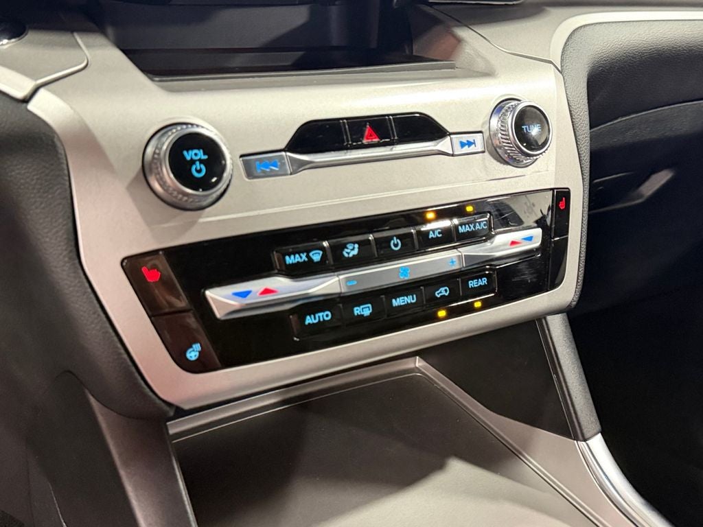 2022 Ford Explorer XLT w/Trailer Tow Pkg