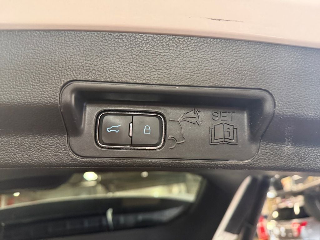 2020 Ford Explorer XLT Twin Panel Roof!
