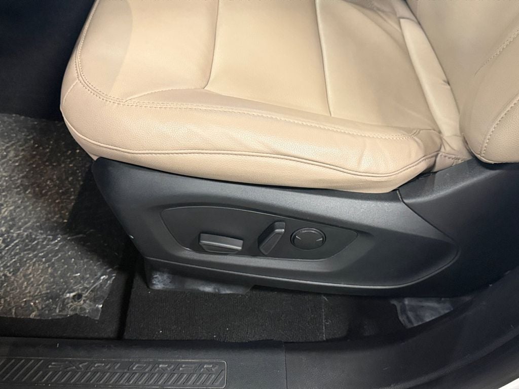 2020 Ford Explorer XLT Twin Panel Roof!