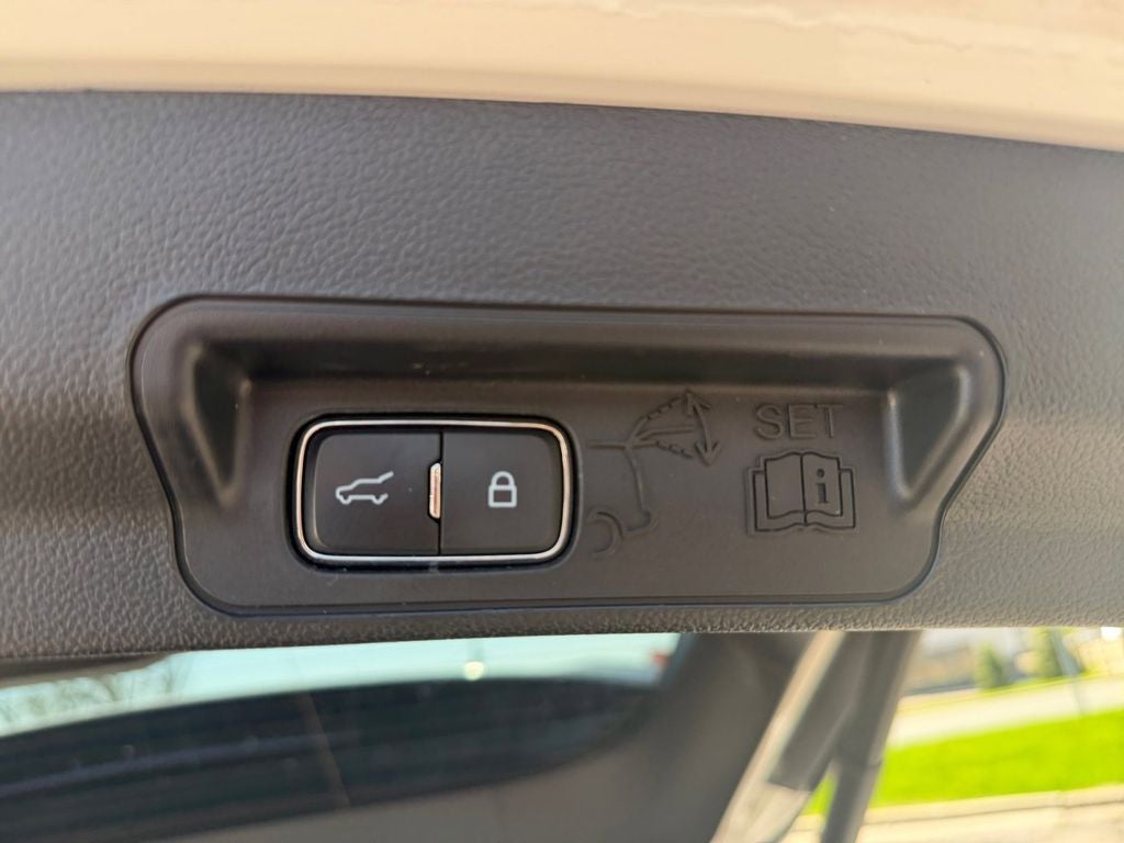 2023 Ford Explorer Limited w/Towing / B&O Sound & Twin Panel Moonroof