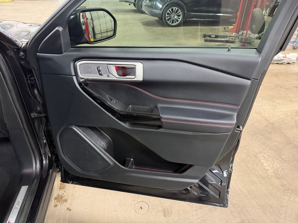 2023 Ford Explorer ST-Line w/Twin Panel Moonroof