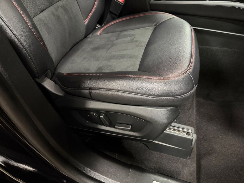 2023 Ford Explorer ST-Line w/Twin Panel Moonroof