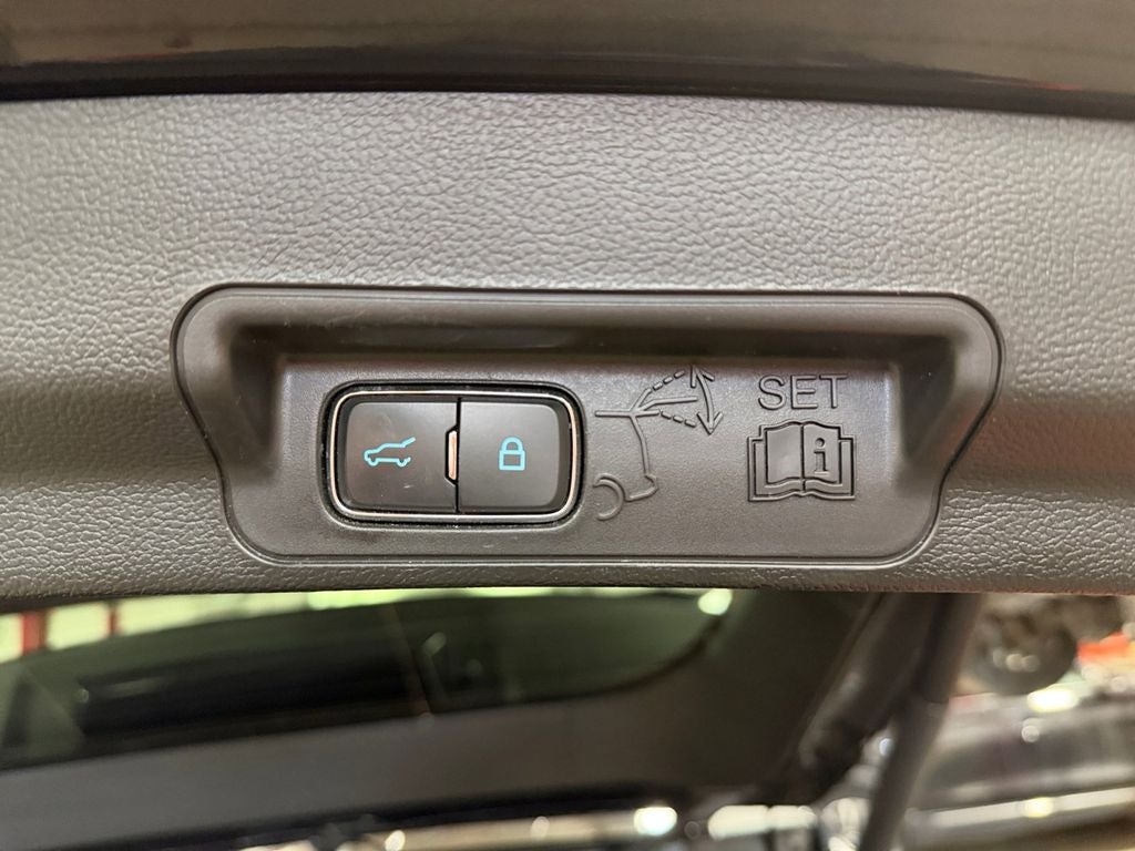 2023 Ford Explorer ST-Line w/Twin Panel Moonroof