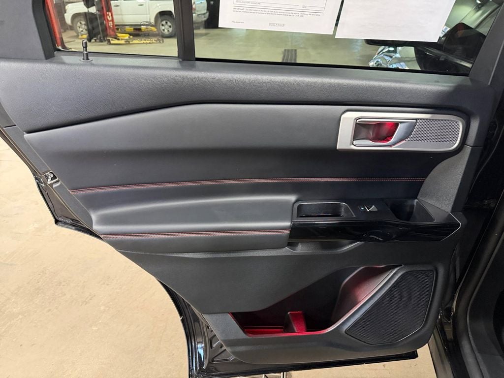 2023 Ford Explorer ST-Line w/Twin Panel Moonroof