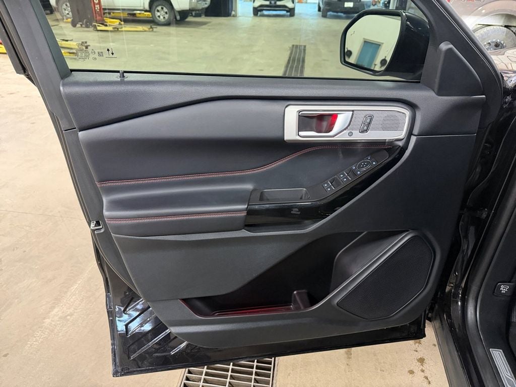 2023 Ford Explorer ST-Line w/Twin Panel Moonroof