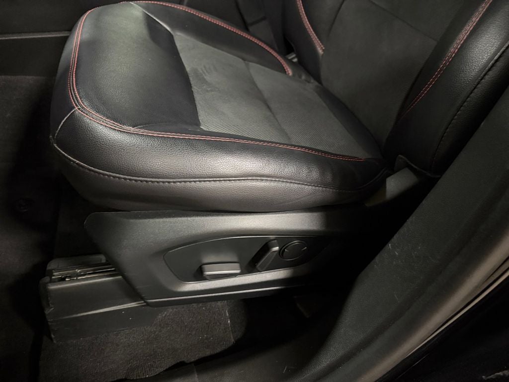 2023 Ford Explorer ST-Line w/Twin Panel Moonroof