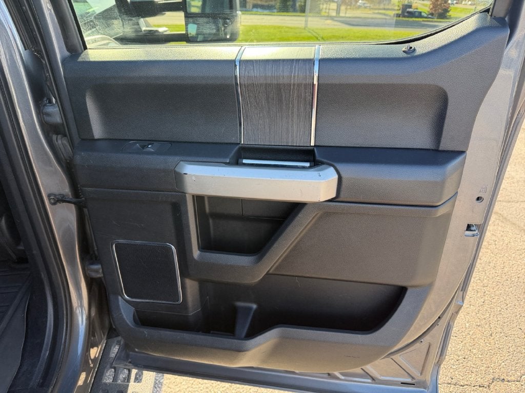 2021 Ford F-250SD Lariat w/Black Appearance & Tremor Off Road Pkgs