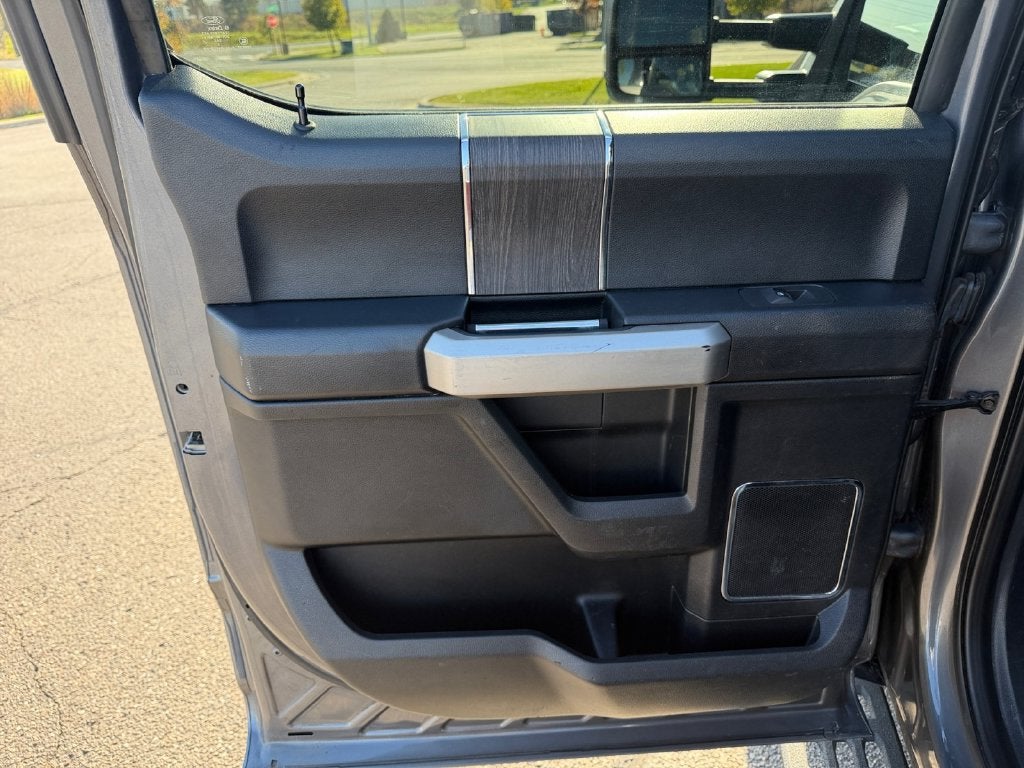 2021 Ford F-250SD Lariat w/Black Appearance & Tremor Off Road Pkgs