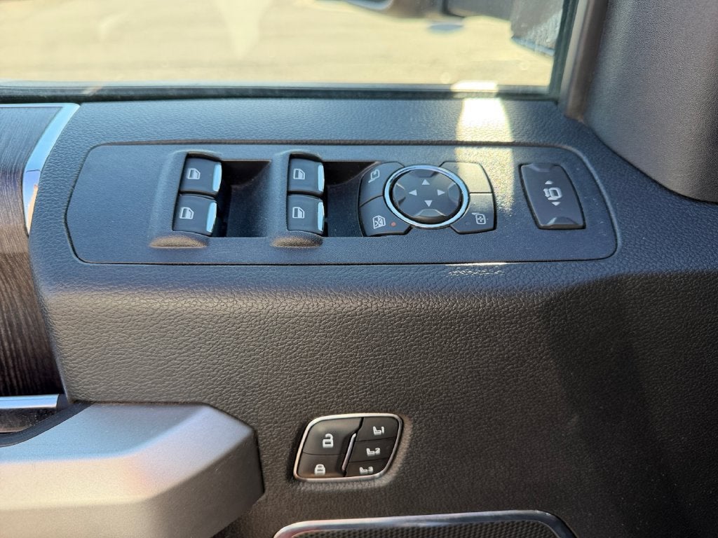 2021 Ford F-250SD Lariat w/Black Appearance & Tremor Off Road Pkgs