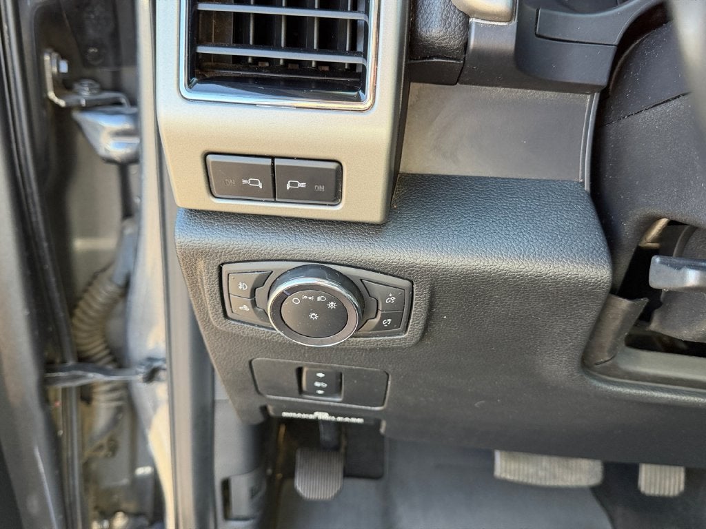 2021 Ford F-250SD Lariat w/Black Appearance & Tremor Off Road Pkgs