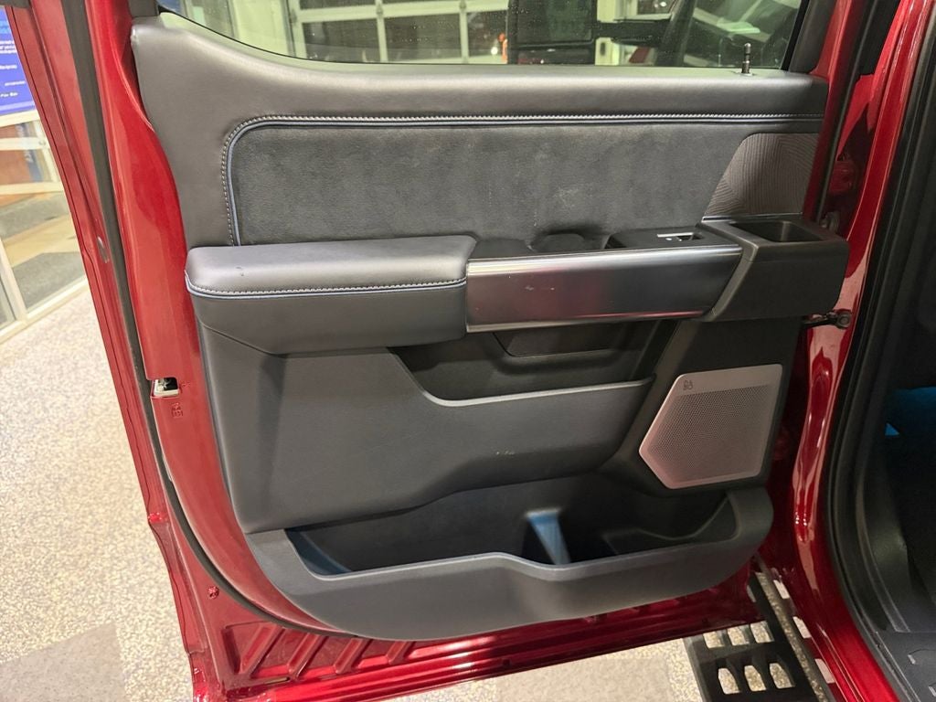 2025 Ford F-250SD Platinum w/Tremor Off Road & 5th Wheel Prep