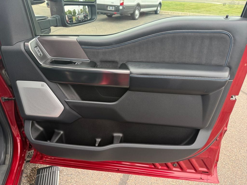 2026 Ford F-350SD Platinum FX4 w/5th Wheel Prep & Twin Panel Moonroo