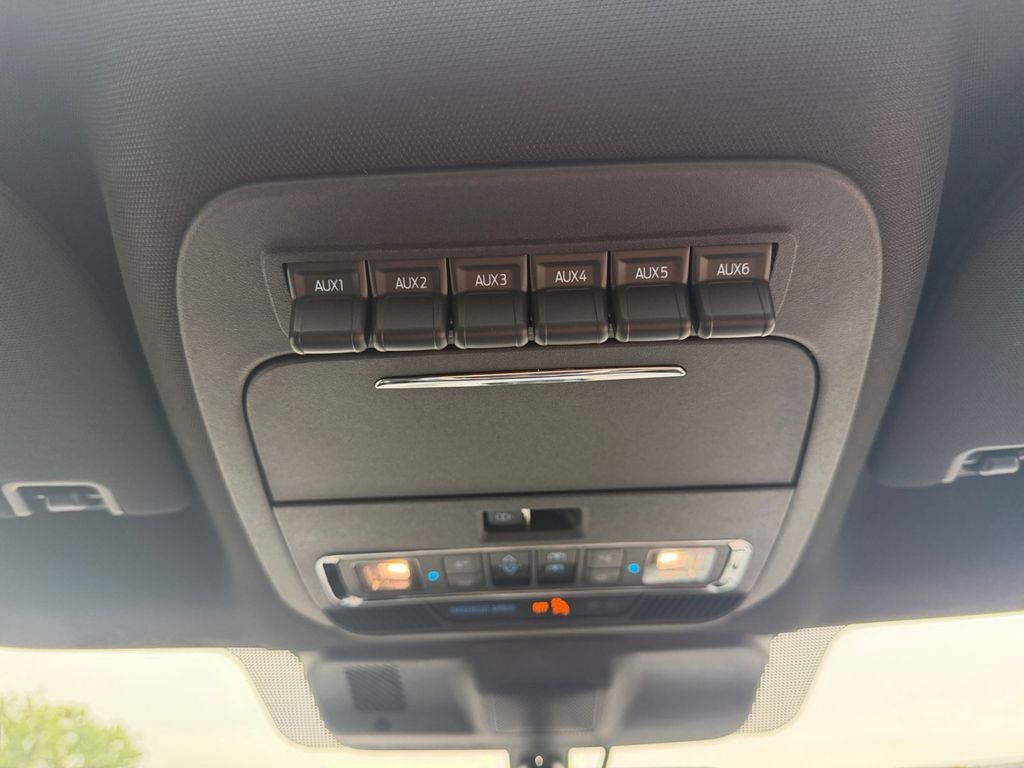 2026 Ford F-350SD Platinum FX4 w/5th Wheel Prep & Twin Panel Moonroo