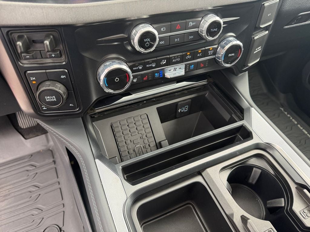 2026 Ford F-350SD Platinum FX4 w/5th Wheel Prep & Twin Panel Moonroo