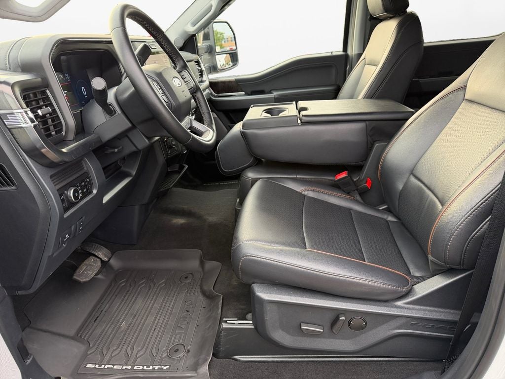 2025 Ford F-350SD Lariat w/ Preferred Equipt & 5th Wheel Prep