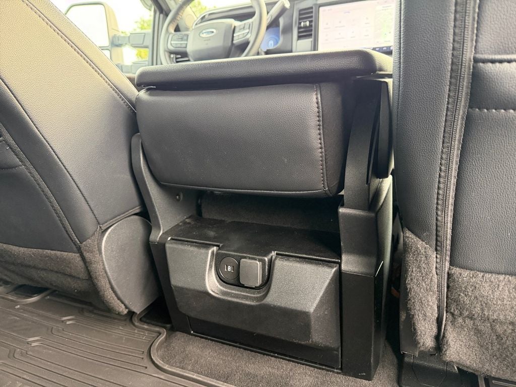 2025 Ford F-350SD Lariat w/ Preferred Equipt & 5th Wheel Prep
