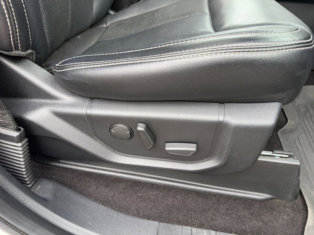 2019 Ford F-150 Lariat w/Tow & Chrome Appearance & Twin Panel Moon