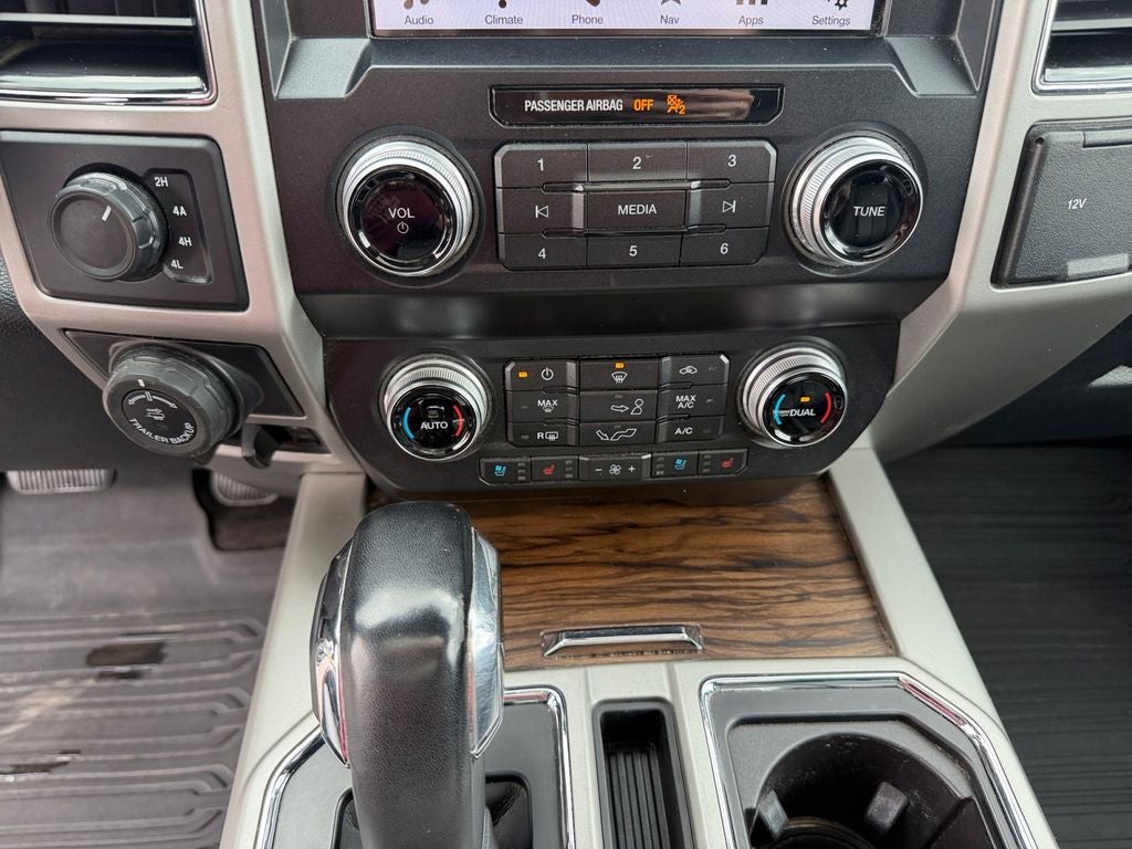 2019 Ford F-150 Lariat w/Tow & Chrome Appearance & Twin Panel Moon
