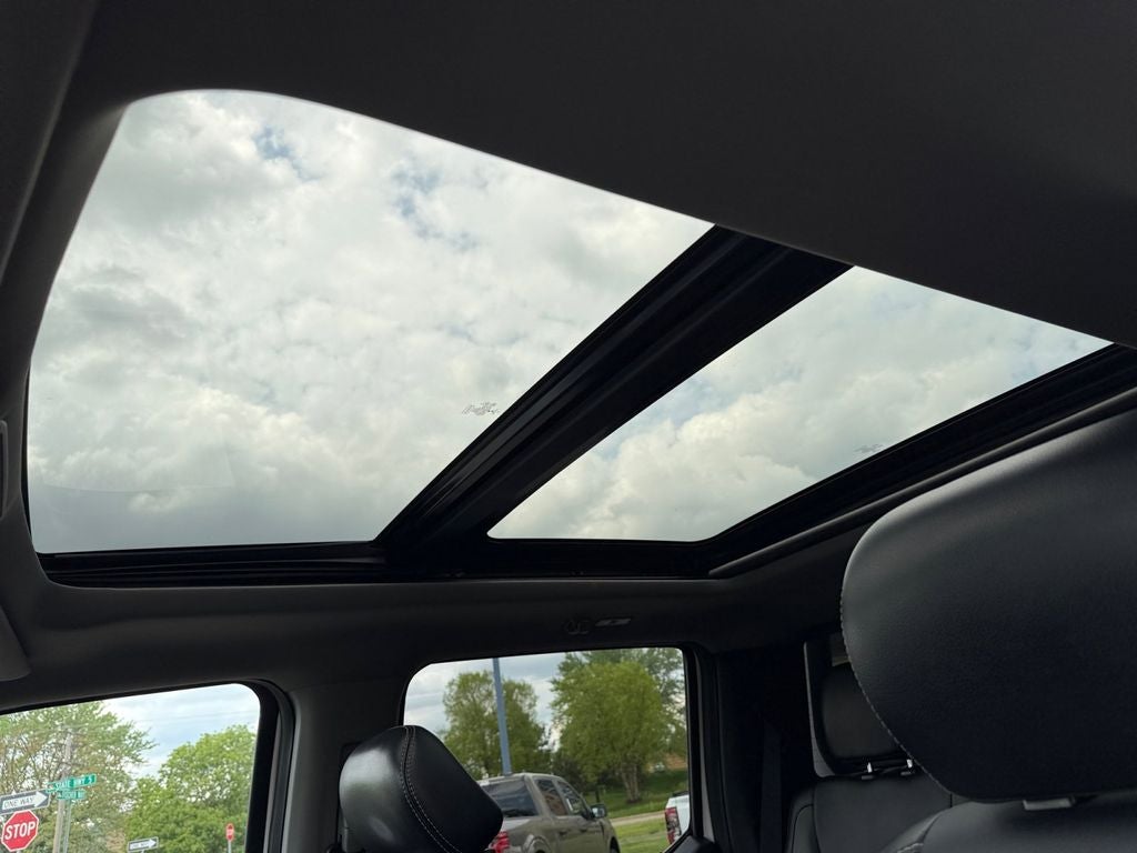 2019 Ford F-150 Lariat w/Tow & Chrome Appearance & Twin Panel Moon