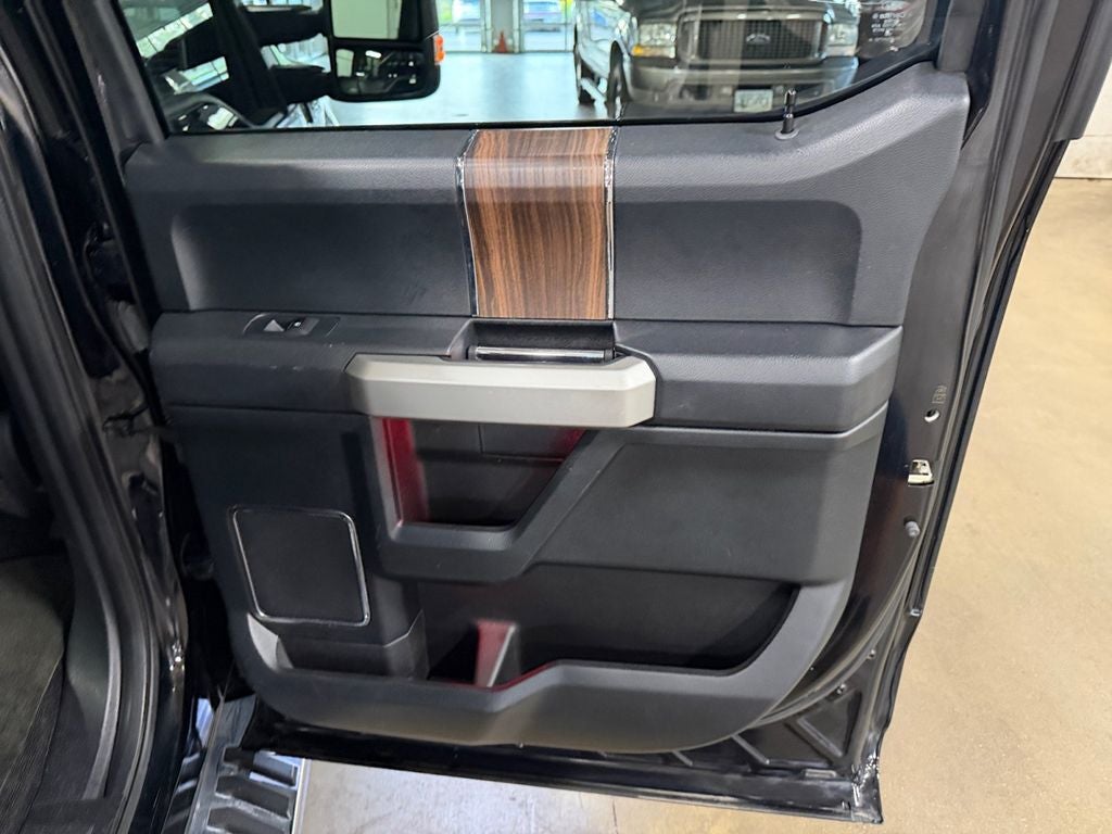 2016 Ford F-150 Lariat w/Max Tow & Chrome Appearance Pkgs