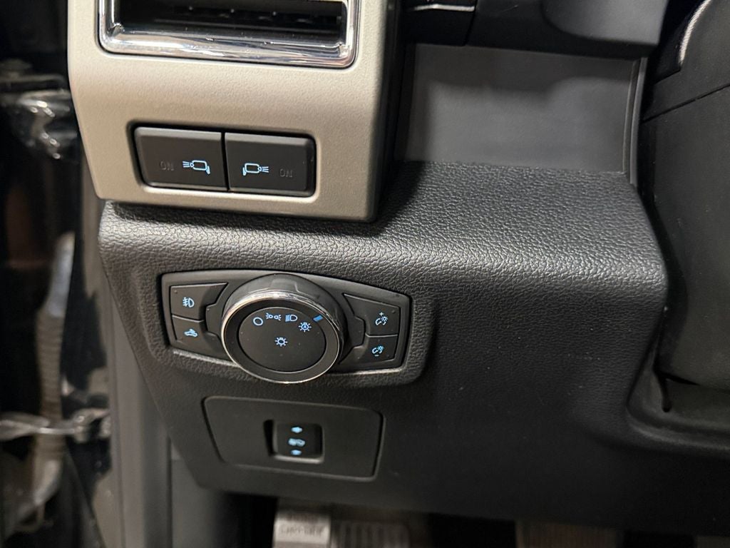 2016 Ford F-150 Lariat w/Max Tow & Chrome Appearance Pkgs