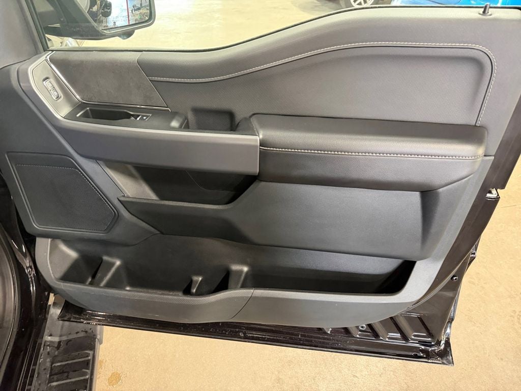 2025 Ford F-150 XLT FX4 w/Black Appearance Pkg