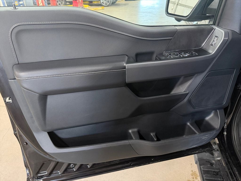 2025 Ford F-150 XLT FX4 w/Black Appearance Pkg