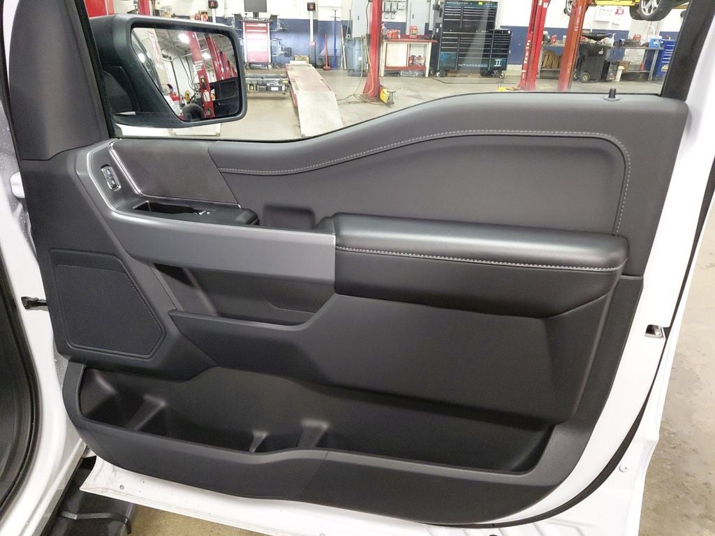 2025 Ford F-150 XLT w/Black Appearance Package