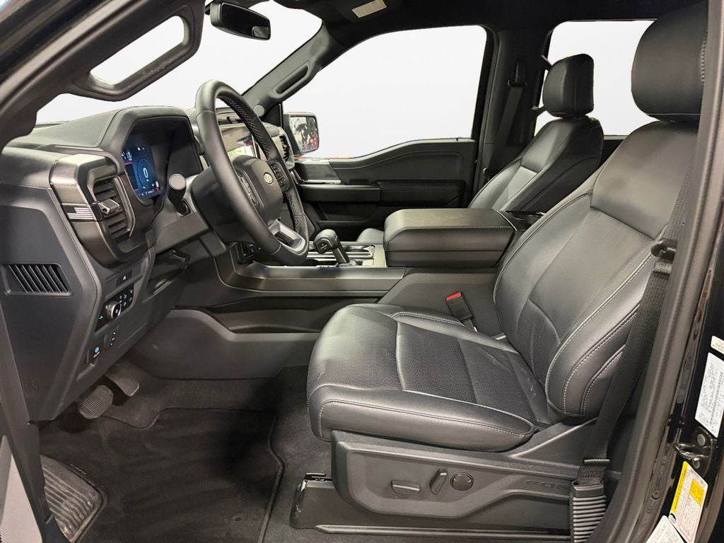 2025 Ford F-150 Lariat w/Black Appearance & Tow Haul Pkg