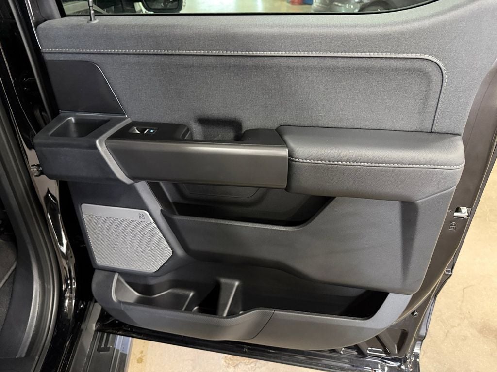 2025 Ford F-150 Lariat w/Black Appearance & Tow Haul Pkg