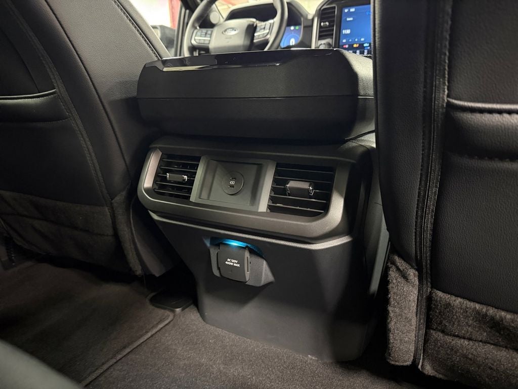 2025 Ford F-150 Lariat w/Black Appearance & Tow Haul Pkg