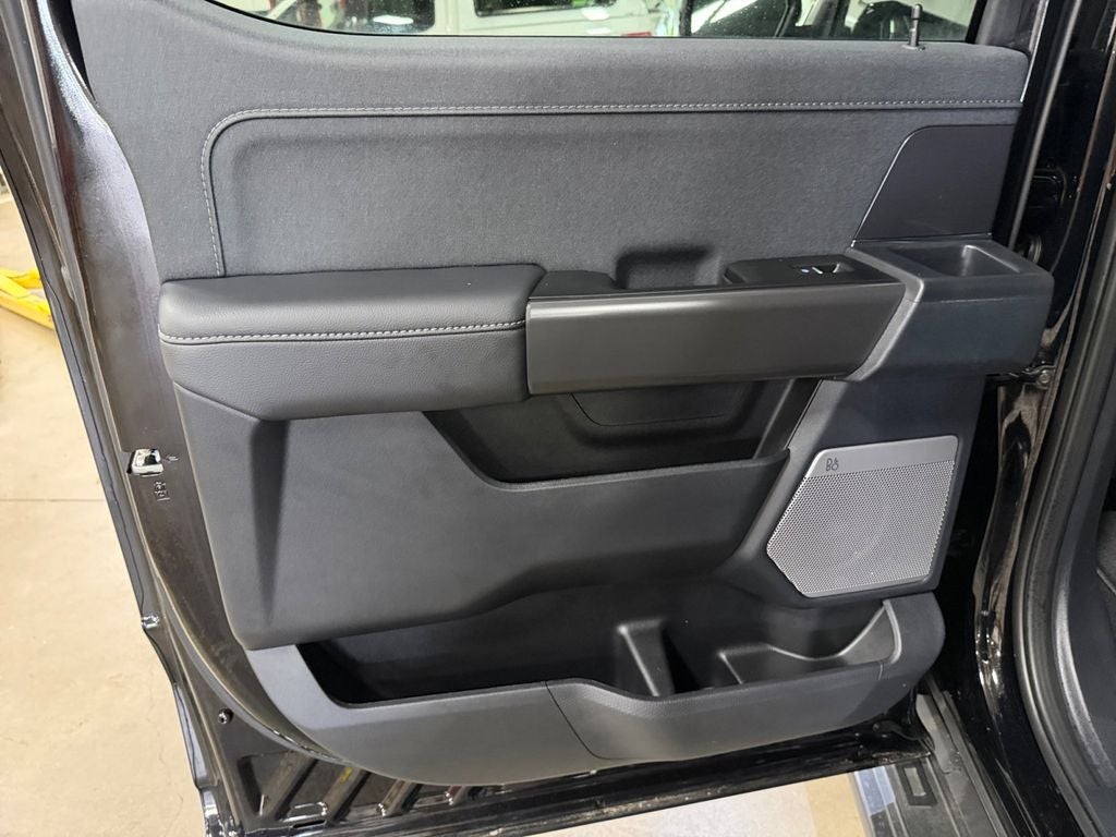 2025 Ford F-150 Lariat w/Black Appearance & Tow Haul Pkg