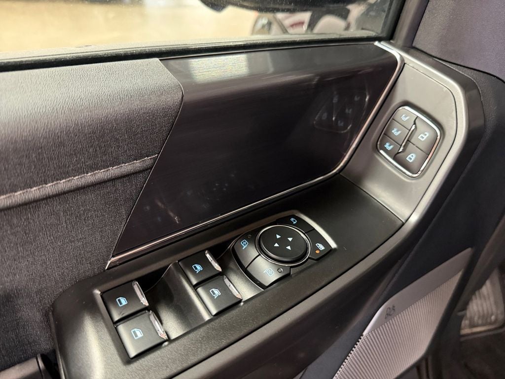 2025 Ford F-150 Lariat w/Black Appearance & Tow Haul Pkg