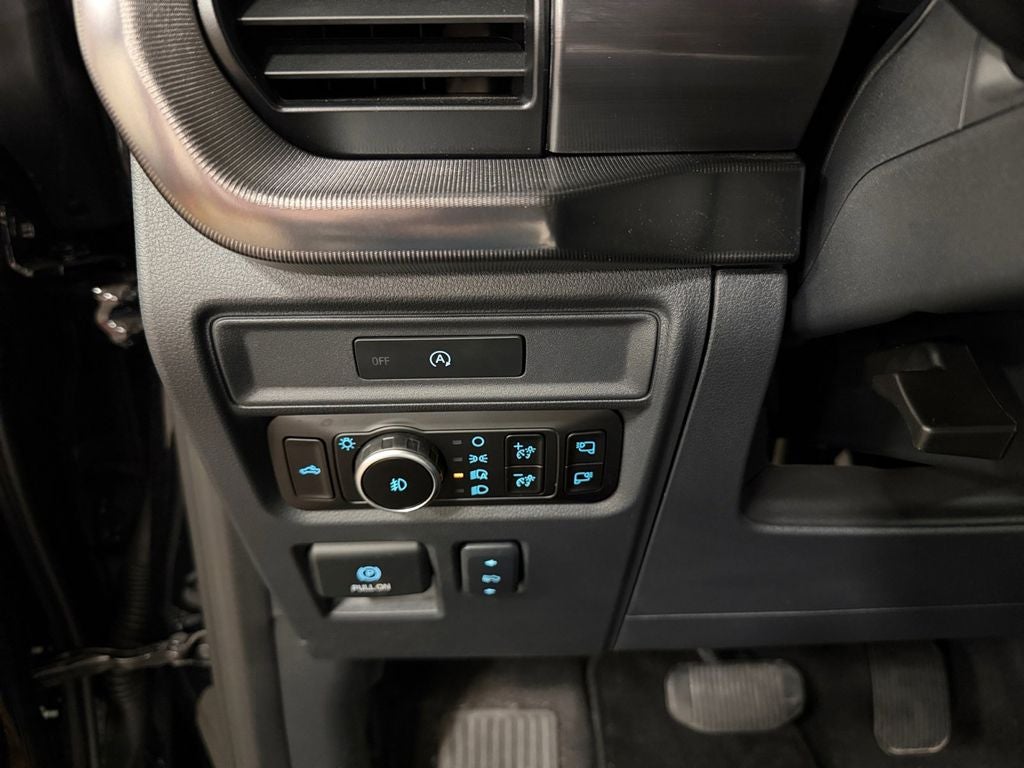 2025 Ford F-150 Lariat w/Black Appearance & Tow Haul Pkg