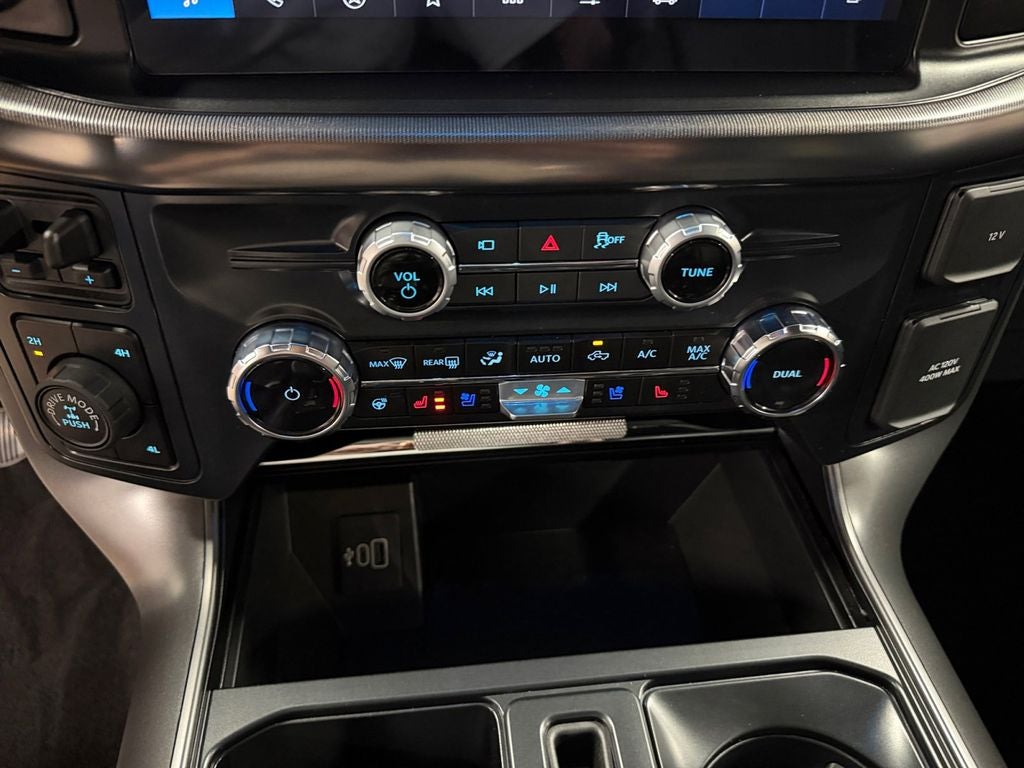 2025 Ford F-150 Lariat w/Black Appearance & Tow Haul Pkg