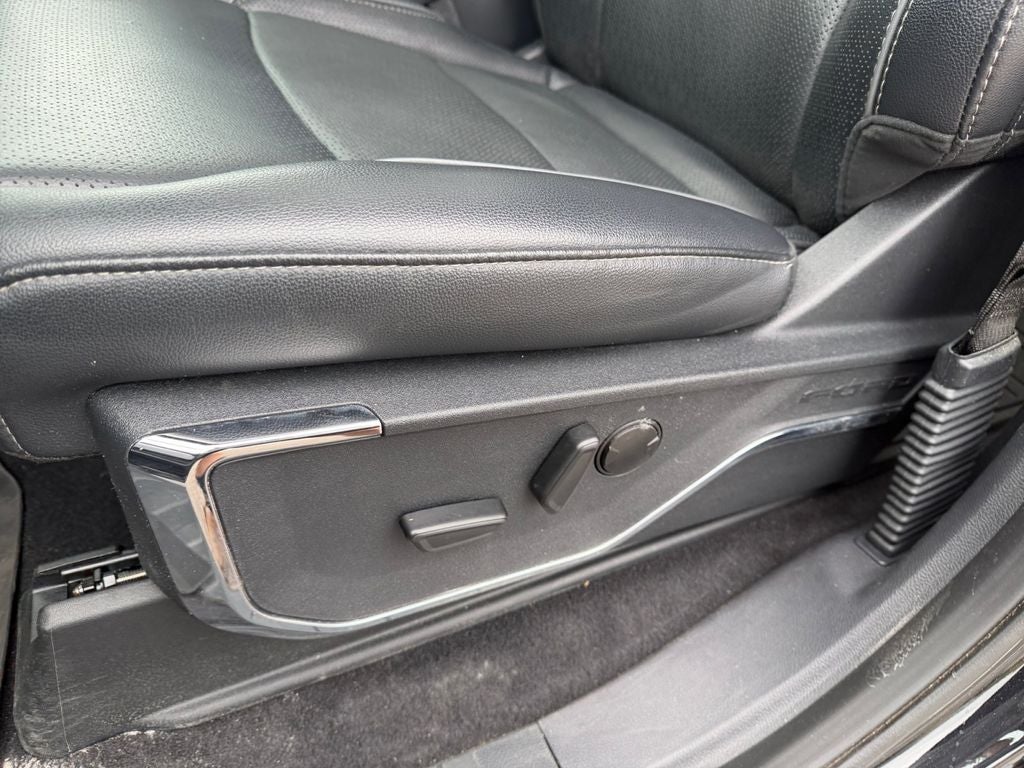 2024 Ford F-150 Lariat Black Appearance w/Twin Panel Moonroof