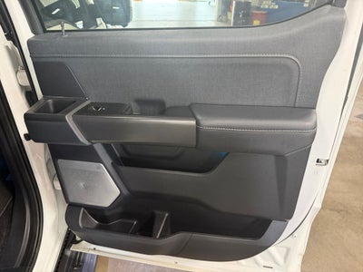 2024 Ford F-150 Lariat w/Black Appearance & Blue Cruise Equip