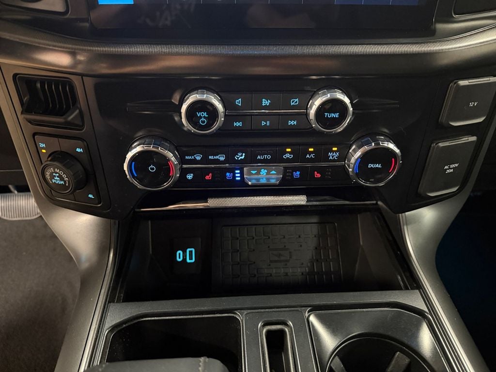 2024 Ford F-150 Lariat w/Black Appearance & Blue Cruise Equip