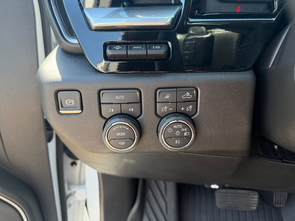 2026 Chevrolet Silverado 1500 LTZ w/Tech / Heads Up / Convenience II & Max Trail