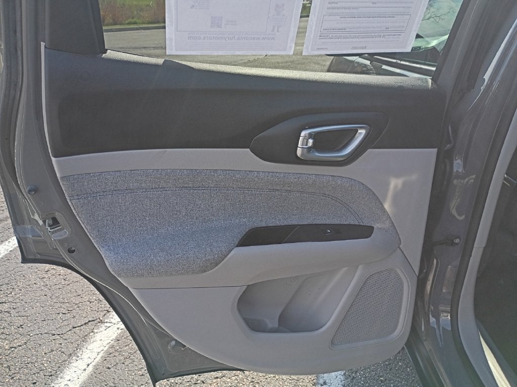 2023 Jeep Compass Latitude w/Preferred Pkg