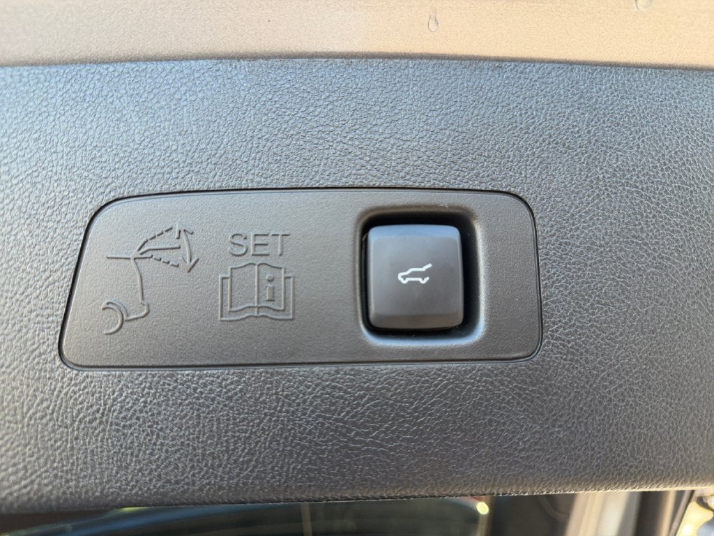 2024 Lincoln Corsair Reserve w/Jet Appearance Pkg