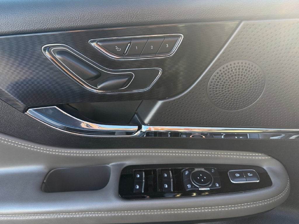 2024 Lincoln Corsair Reserve w/Jet Appearance Pkg