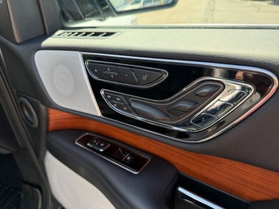 2019 Lincoln Navigator L Reserve w/HD Tow Pkg & Panoramic Roof