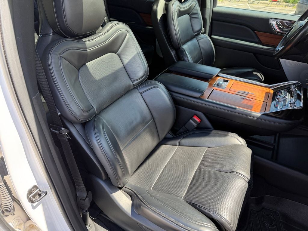 2019 Lincoln Navigator L Reserve w/HD Tow Pkg & Panoramic Roof