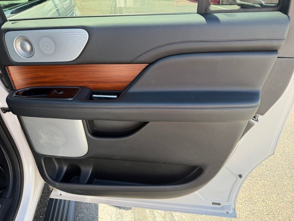 2019 Lincoln Navigator L Reserve w/HD Tow Pkg & Panoramic Roof