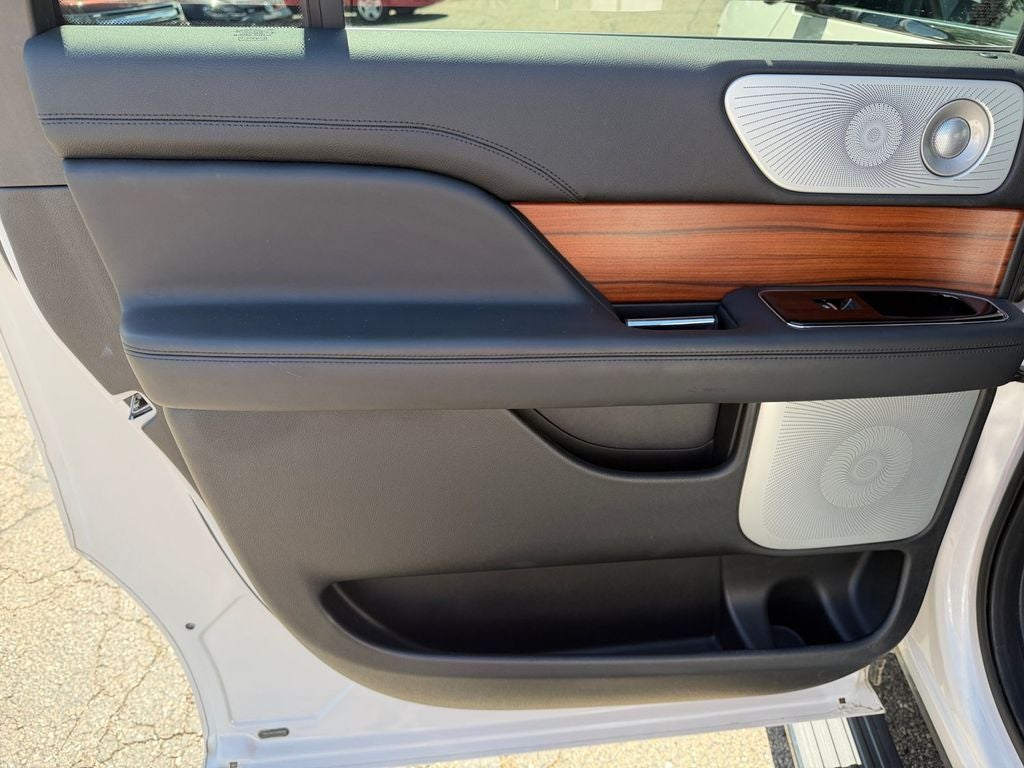 2019 Lincoln Navigator L Reserve w/HD Tow Pkg & Panoramic Roof