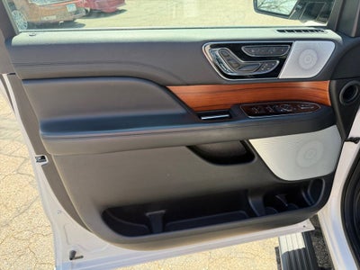 2019 Lincoln Navigator L Reserve w/HD Tow Pkg & Panoramic Roof