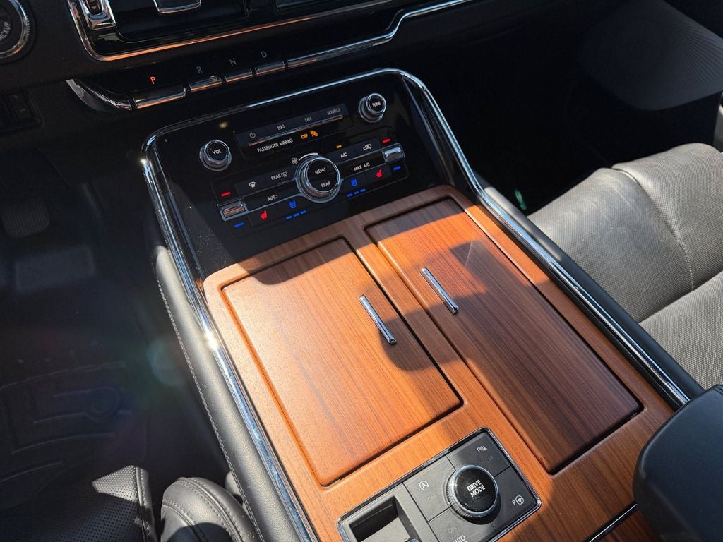 2019 Lincoln Navigator L Reserve w/HD Tow Pkg & Panoramic Roof