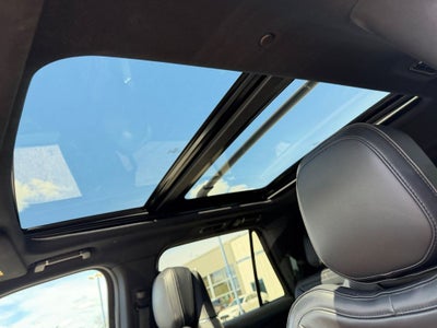 2019 Lincoln Navigator L Reserve w/HD Tow Pkg & Panoramic Roof